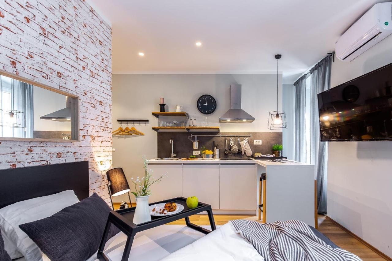 Adria Square Studios Rijeka Buitenkant foto