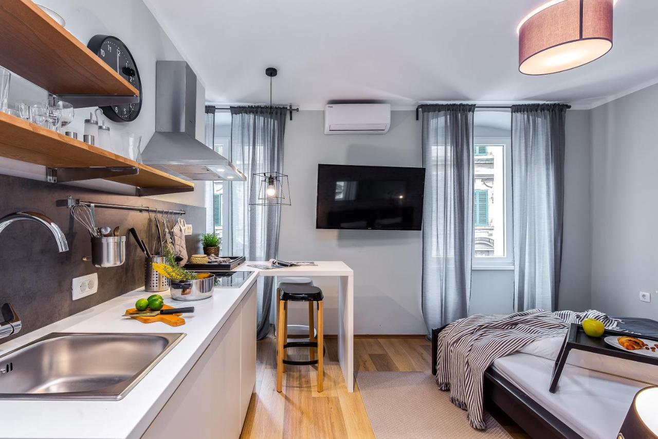 Adria Square Studios Rijeka Buitenkant foto