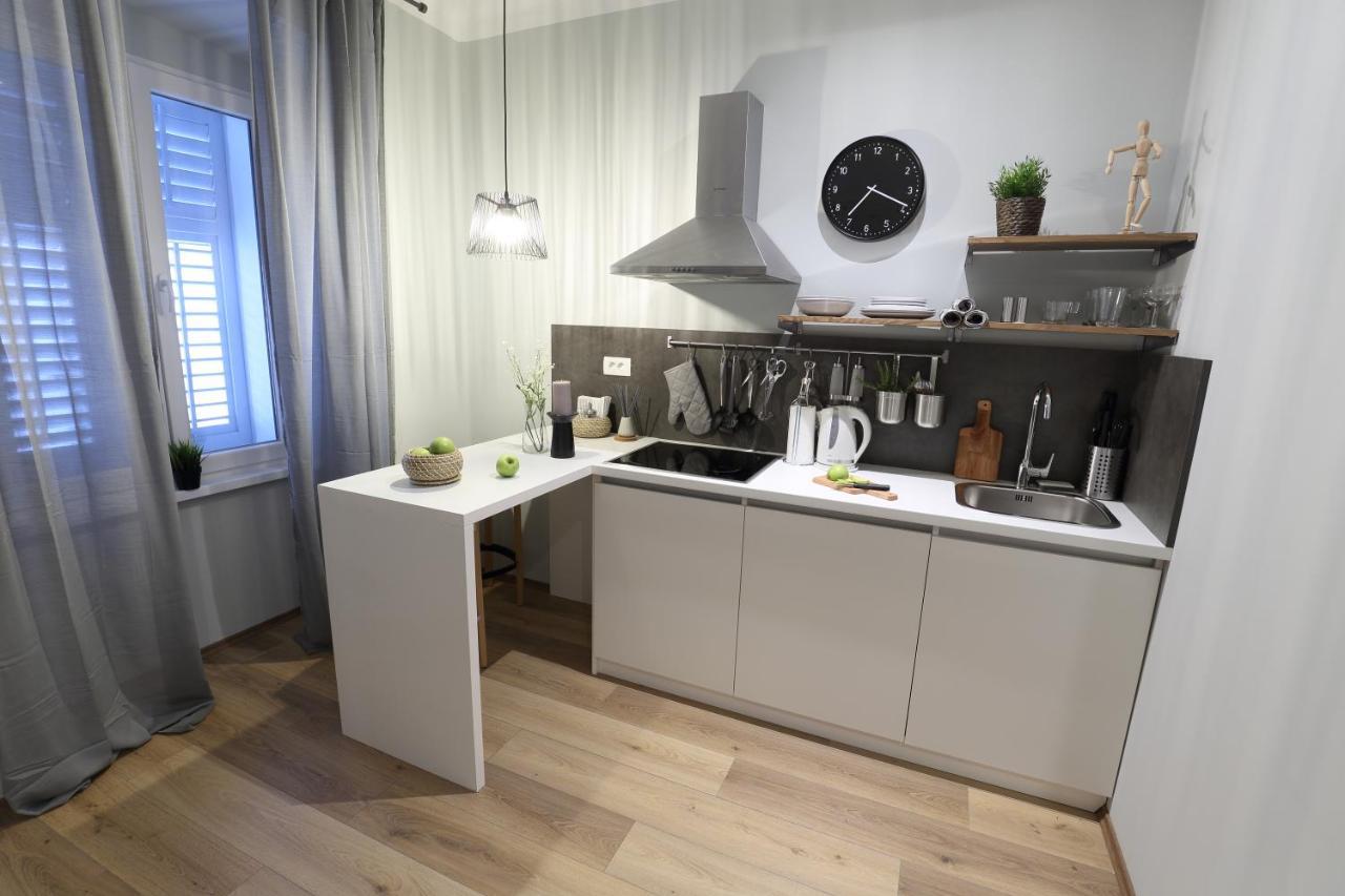 Adria Square Studios Rijeka Buitenkant foto