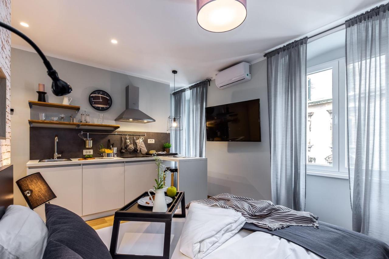 Adria Square Studios Rijeka Buitenkant foto
