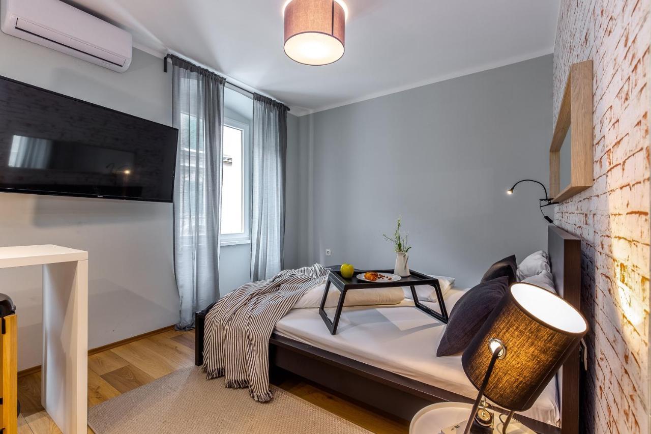 Adria Square Studios Rijeka Buitenkant foto