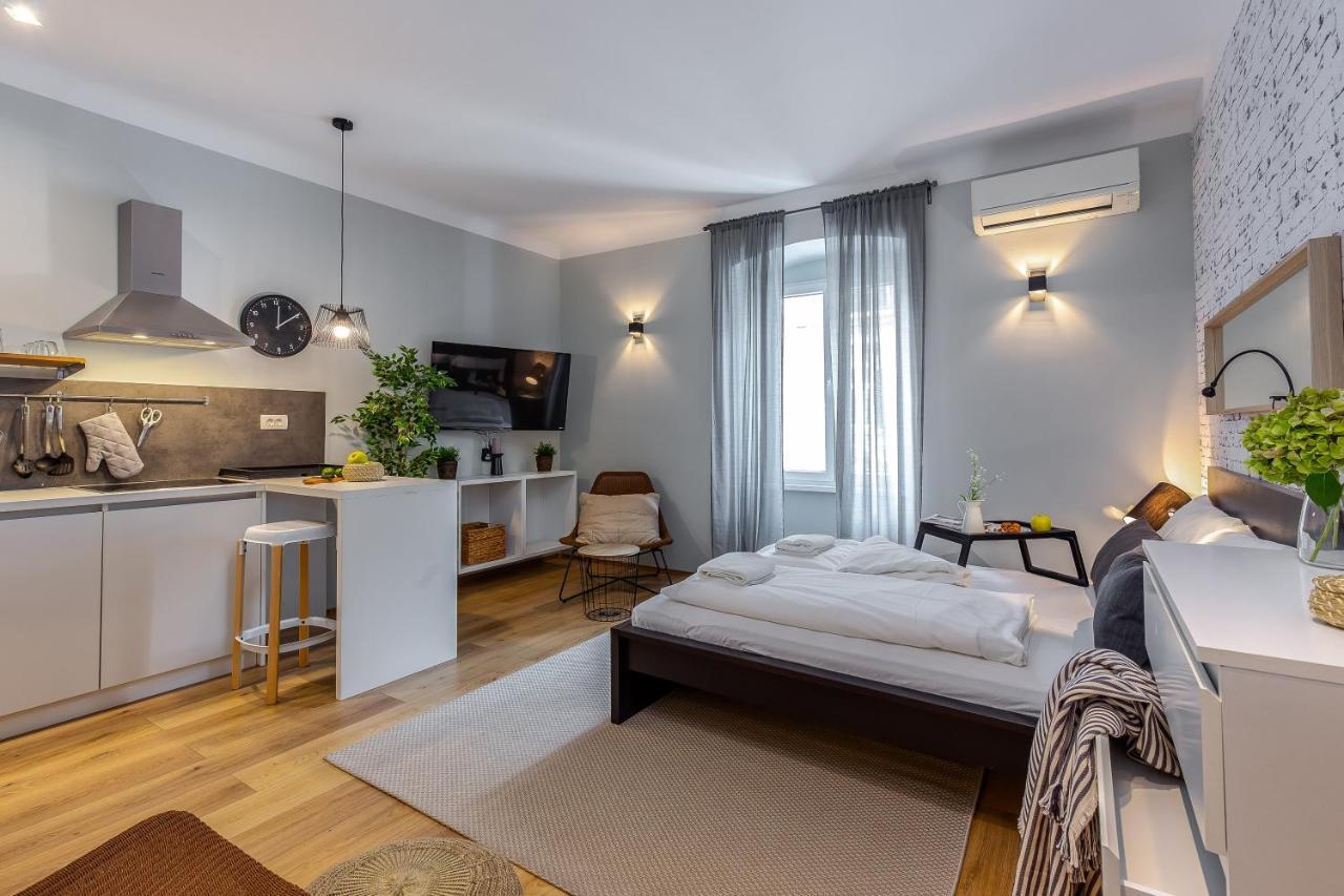 Adria Square Studios Rijeka Buitenkant foto