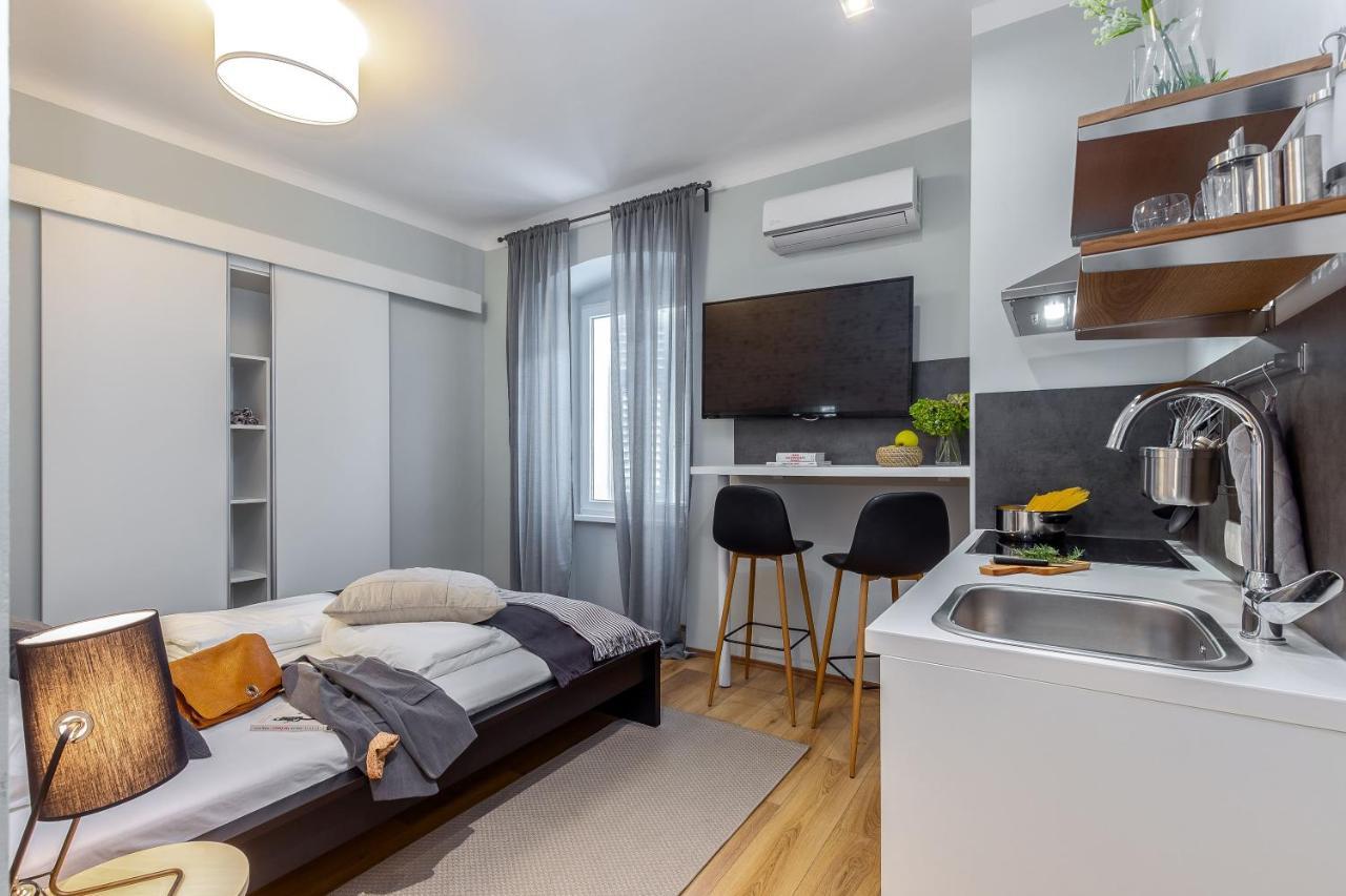 Adria Square Studios Rijeka Buitenkant foto