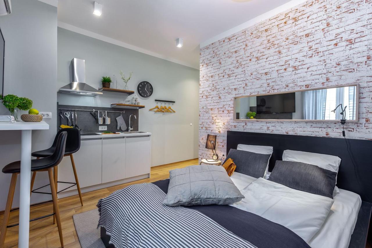 Adria Square Studios Rijeka Buitenkant foto