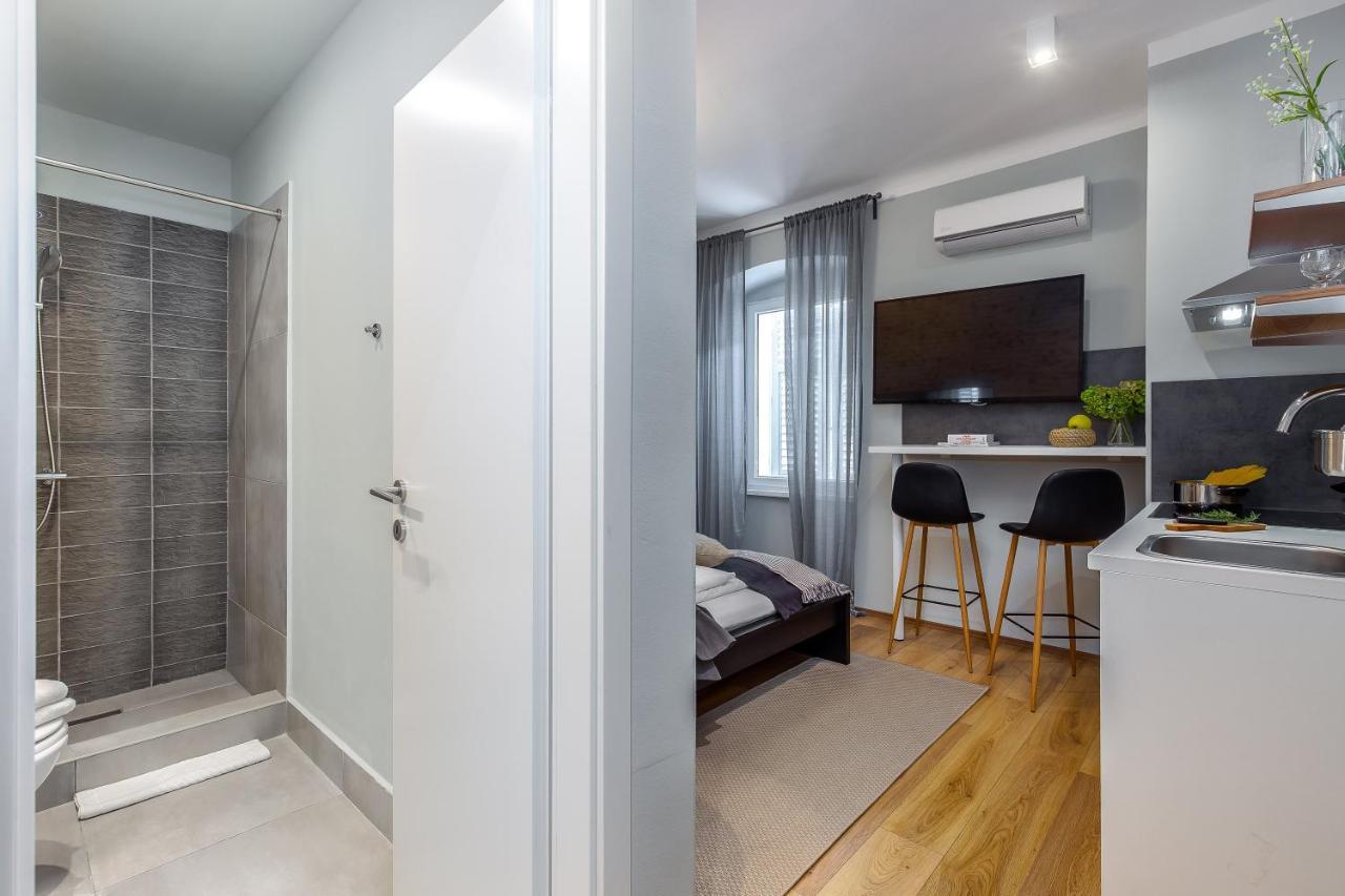 Adria Square Studios Rijeka Buitenkant foto